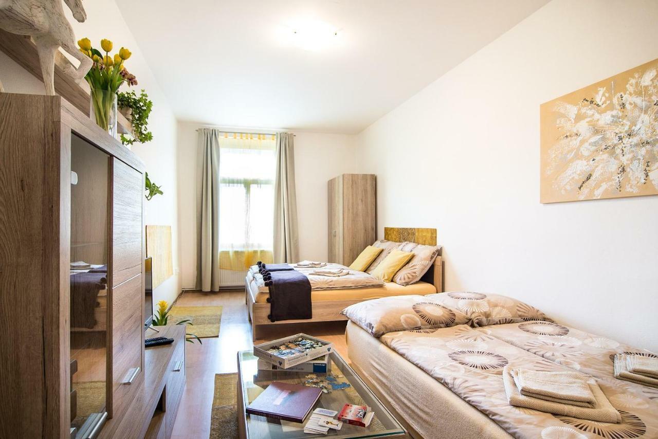 Cozy Apartments With Terrace Near Prague Castle Exterior foto